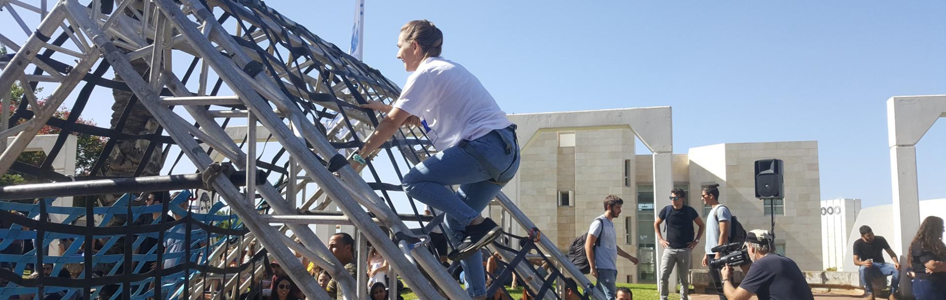 מטפסים גבוה 